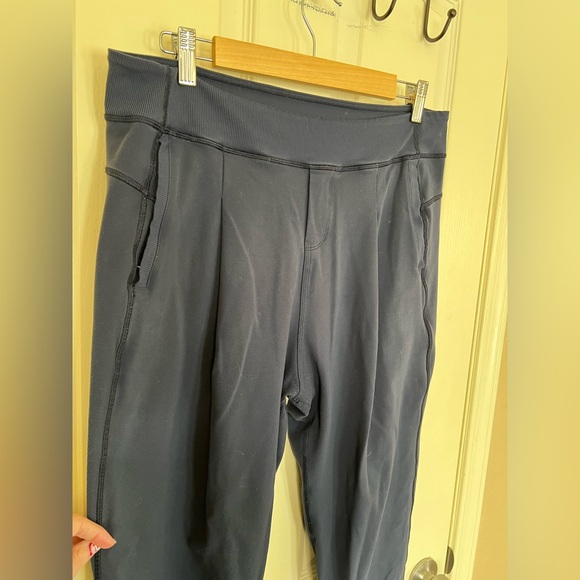 Lululemon Blue Cropped Leggings Commuter Travel Pants Pockets - Picture 4 of 11
